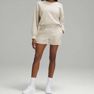 Lululemon Softstreme High-Rise Short 4"
Mojave Tan? size 6